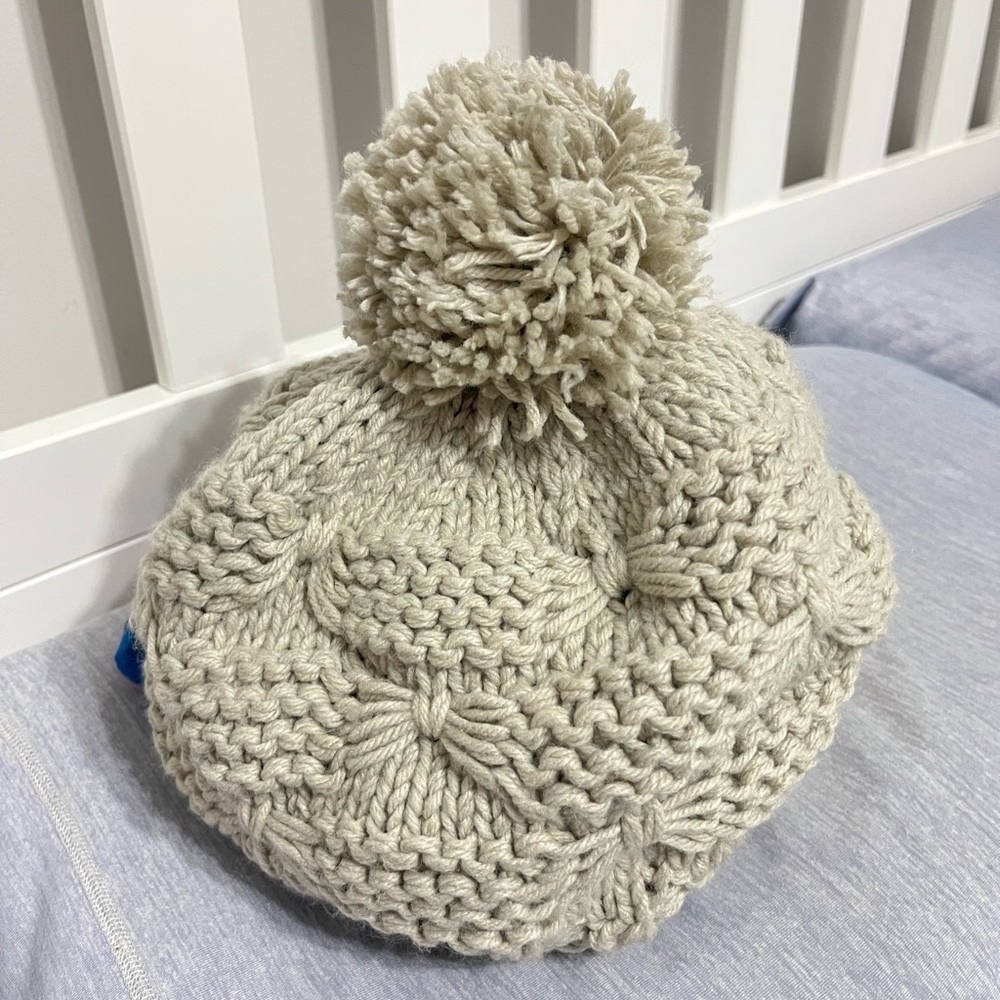 Brand New Japan beanie knit hat with bombom